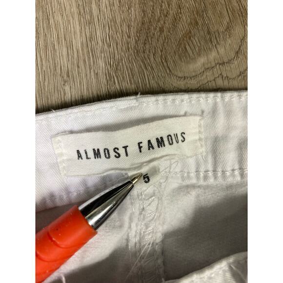 Almost Famous Women's High Rise Flare Ripped Jeans White Size 5 - Picture 2 of 10